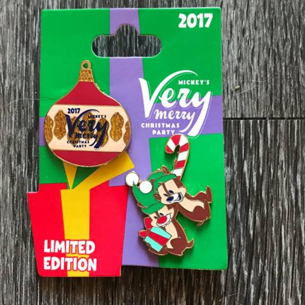 Disney Very Merry 2017 Chip and Dale Pin Set